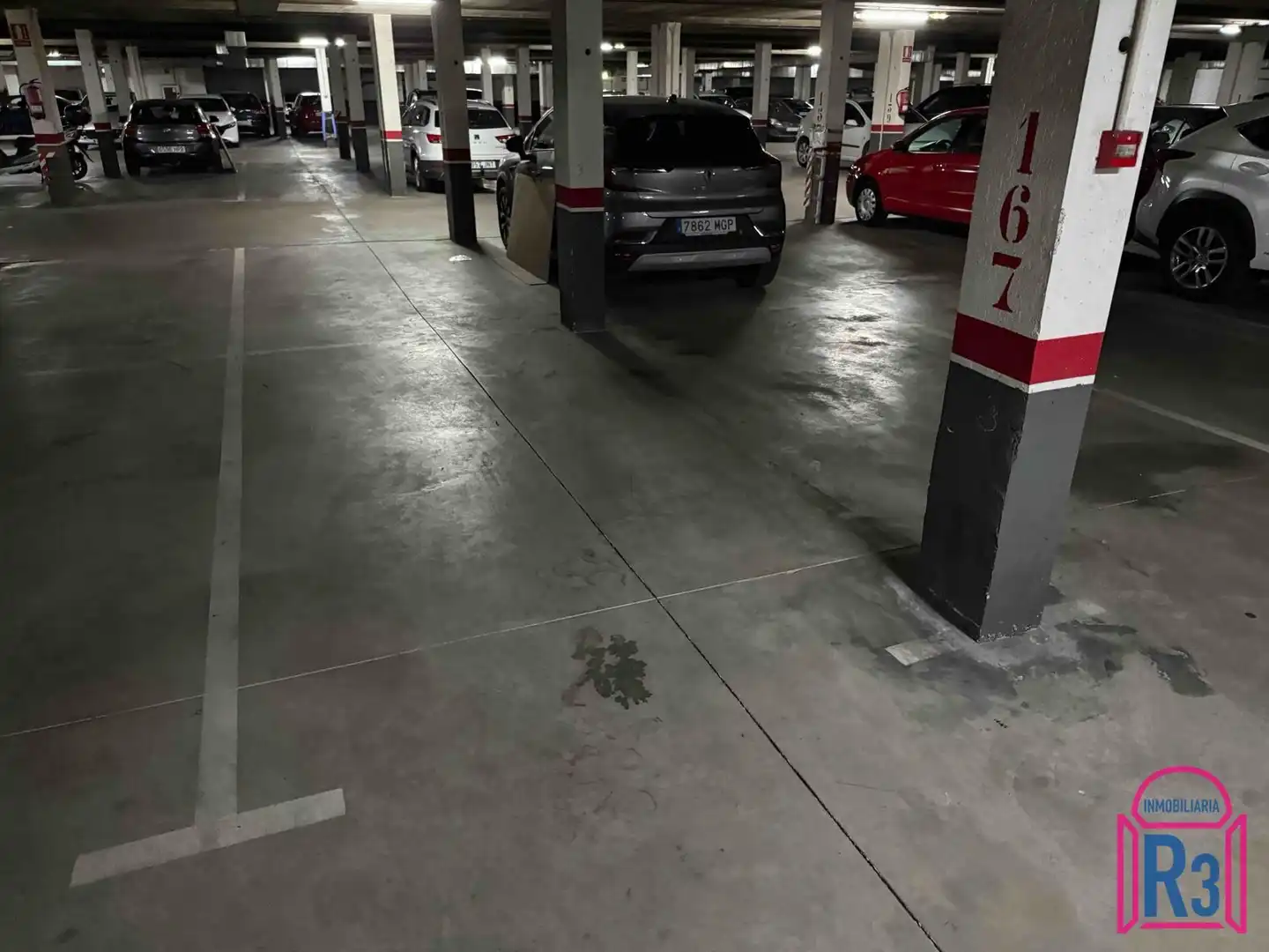 Parking de Piso de alquiler en León Capital  con Calefacción, Terraza y Amueblado