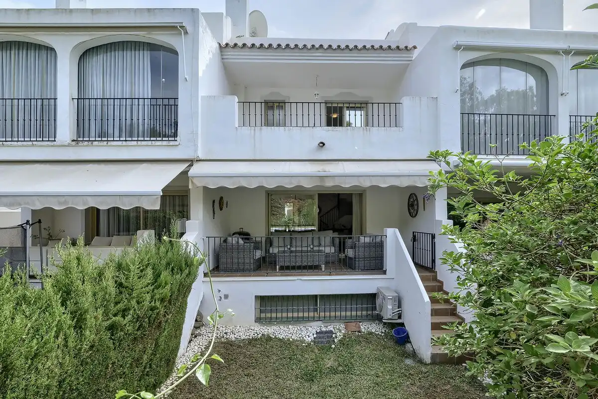 Garten von Einfamilien-Reihenhaus zum Verkauf in Marbella mit Klimaanlage und Terrasse