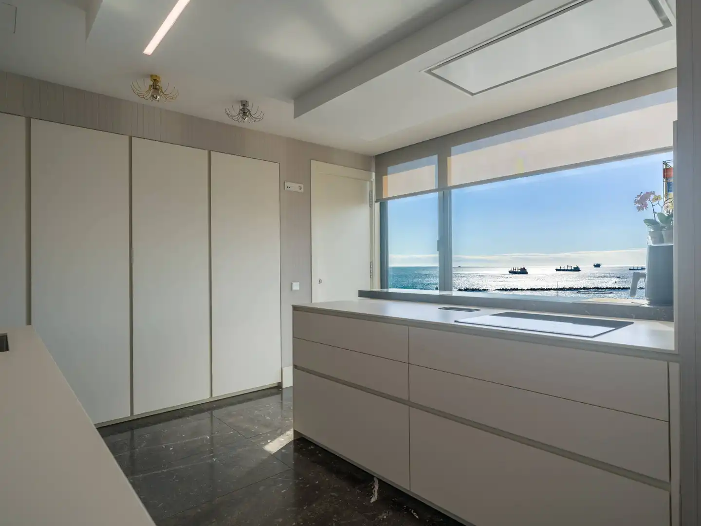 Cuina de Pis de lloguer en Las Palmas de Gran Canaria amb Aire condicionat, Traster i Moblat
