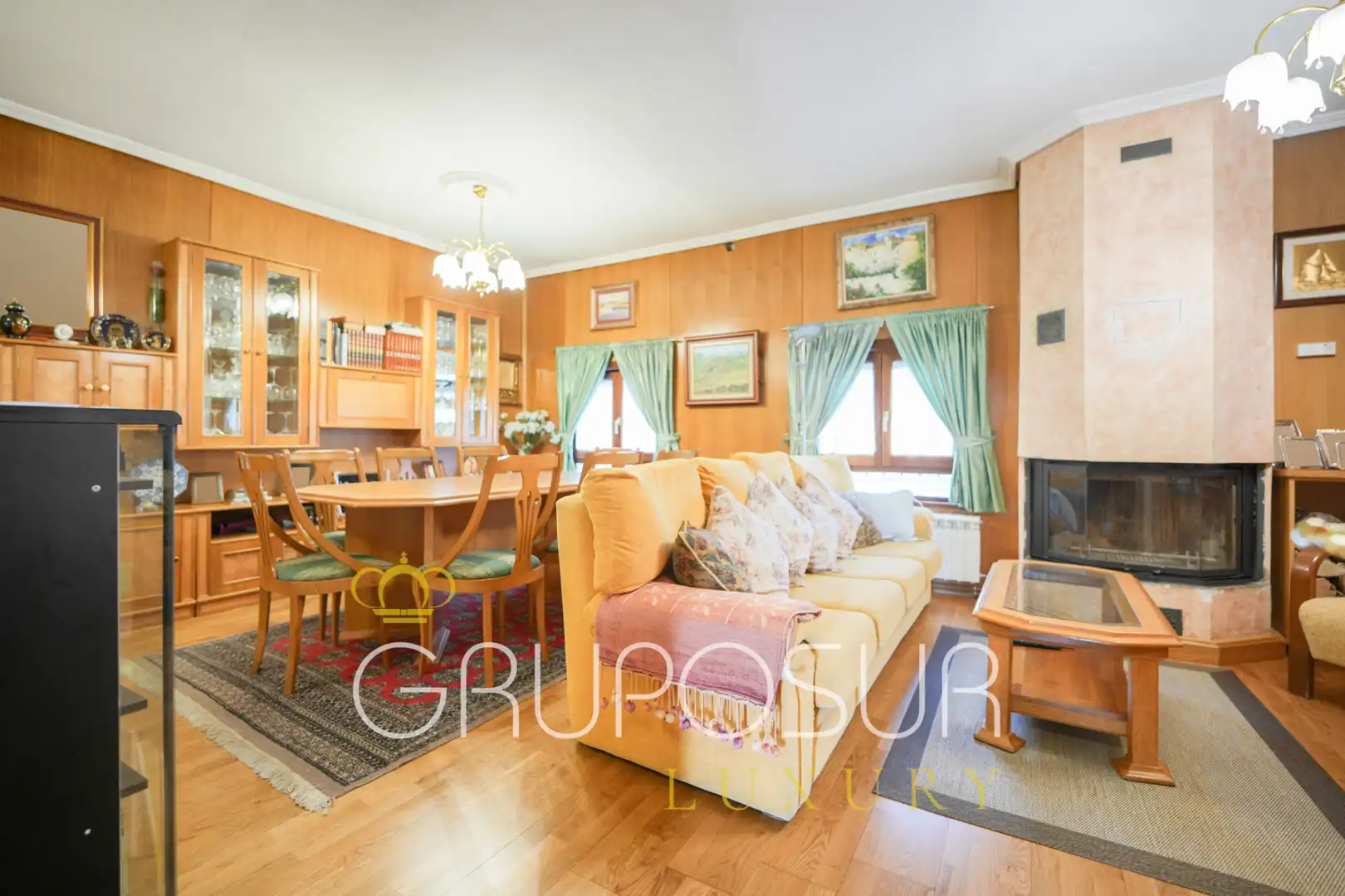 Sala d'estar de Casa adosada en venda en Valladolid amb Calefacció, Jardí privat i Parquet