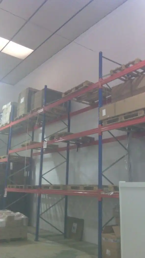 Fabrikhallen zur Miete in Teià