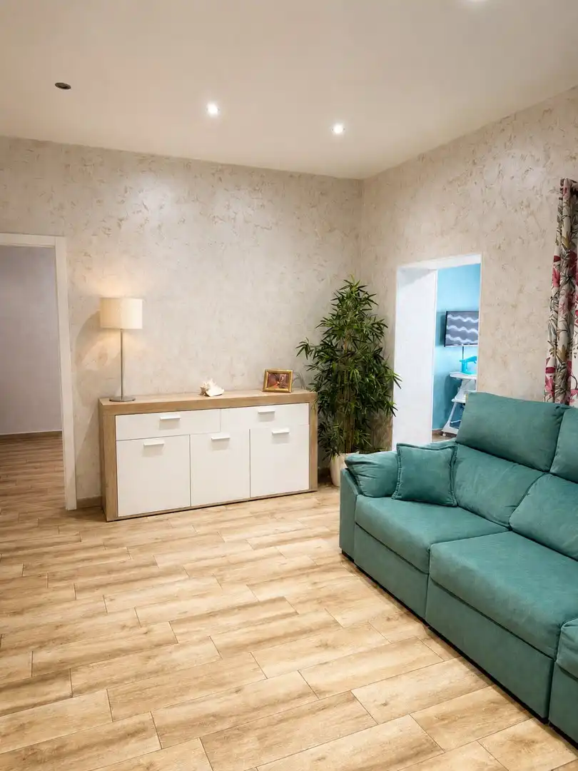 Sala d'estar de Casa adosada en venda en Alcalá de Guadaira amb Terrassa, Traster i Moblat