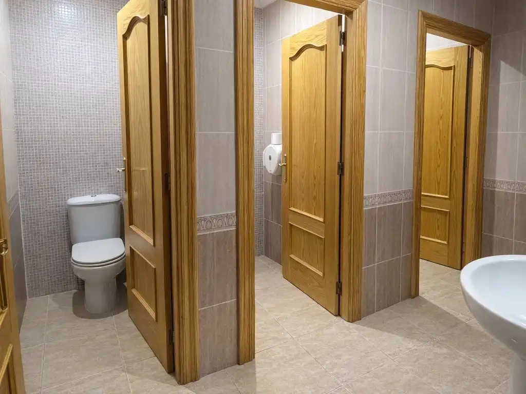Baño de Local en venta en Catral con Aire acondicionado