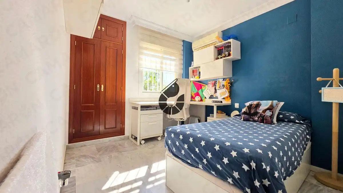 Habitación de Casa adosada en venta en Mairena del Aljarafe con Aire acondicionado y Trastero