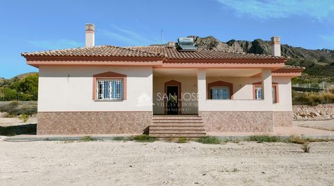 SE VENDE CHALET DE OBRA NUEVA AL LADO DEL PUEBLO DE MACISVENDAABANILLA