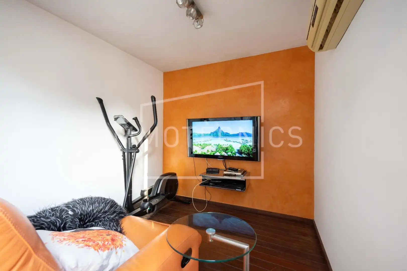 Sala de estar de Casa adosada en venta en Granollers con Calefacción y Balcón