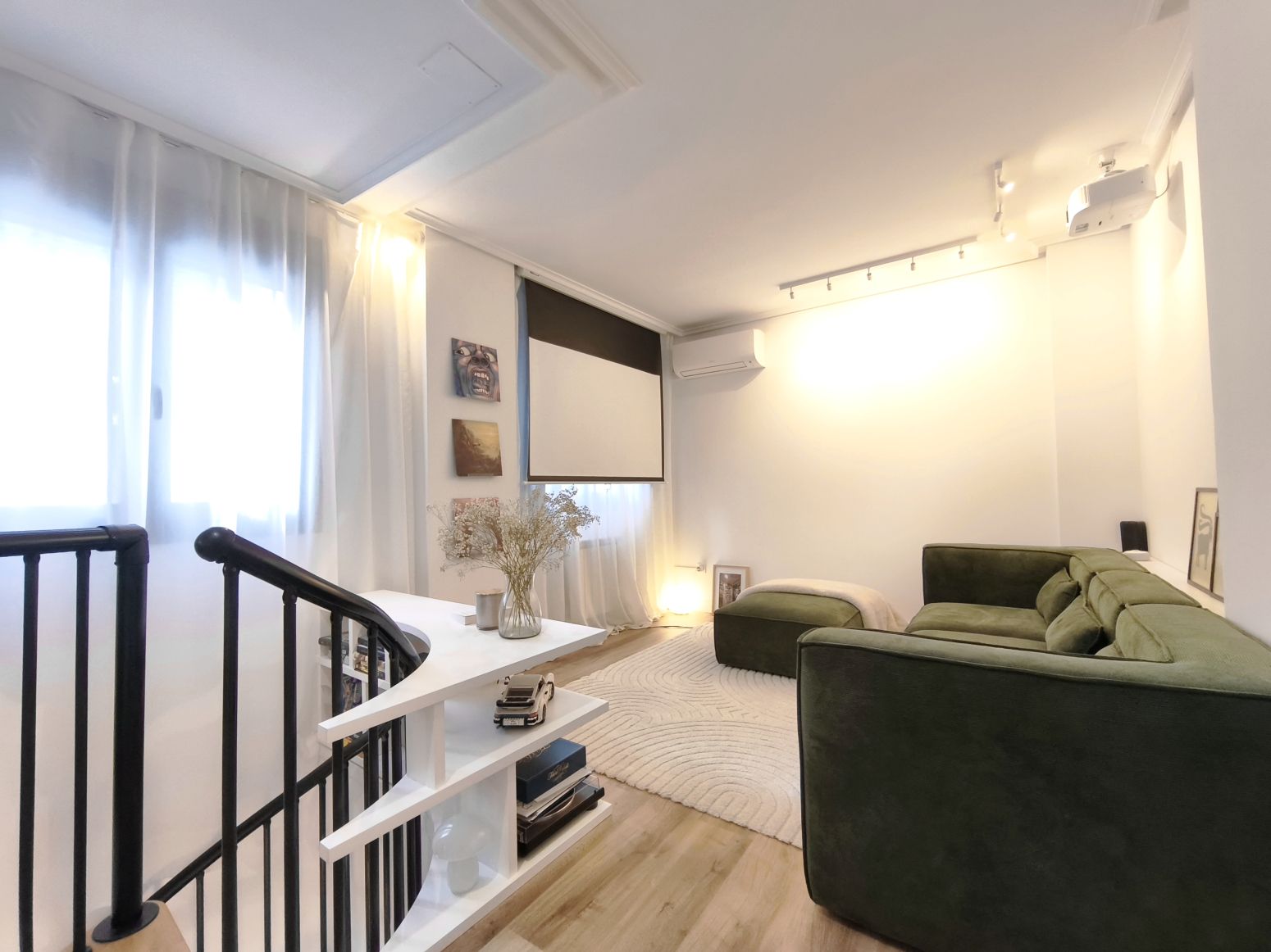 Living room of Flat for sale in  Logroño  with Air Conditioner, Heating and Parquet flooring