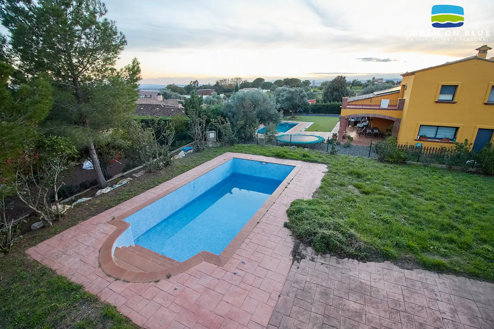 Piscina de Casa o xalet en venda en Peralada amb Calefacció, Jardí privat i Terrassa