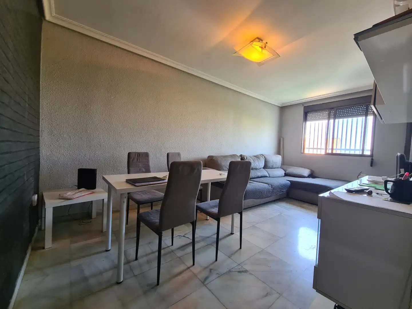 Living room of Flat for sale in Sevilla  with Air Conditioner, Terrace and Balcony