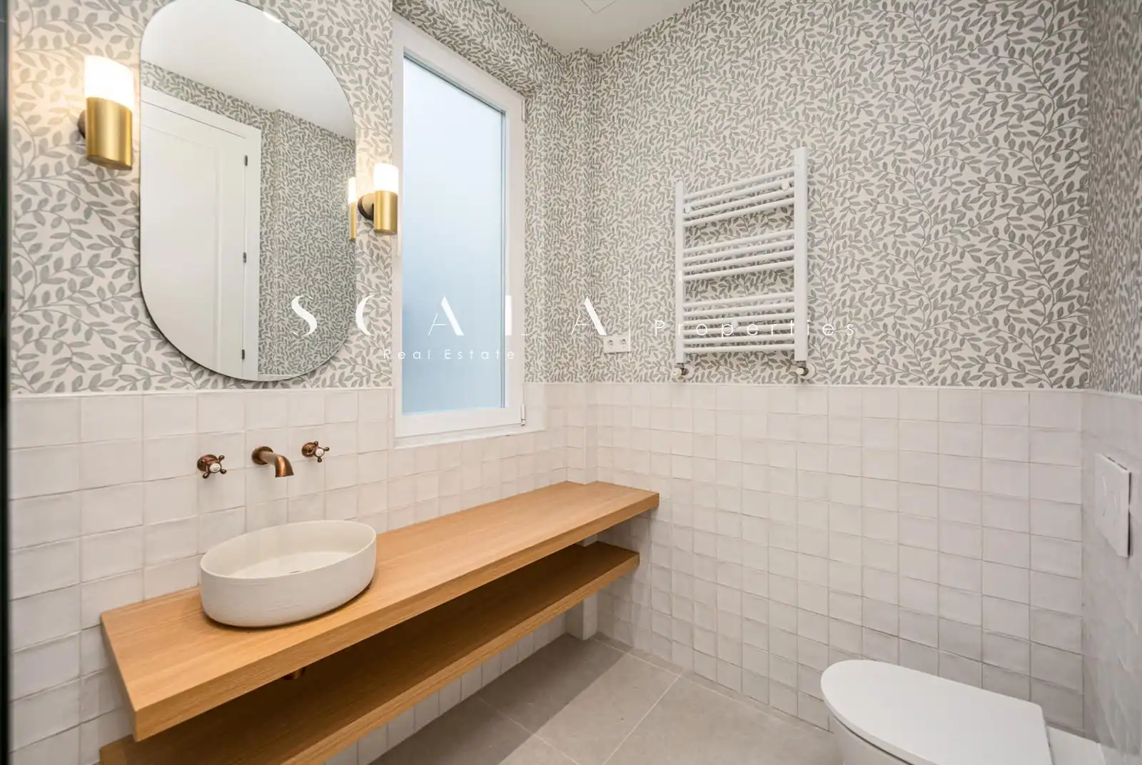 Badezimmer von Wohnung zur Miete in Madrid mit Klimaanlage, Heizung und Terrasse