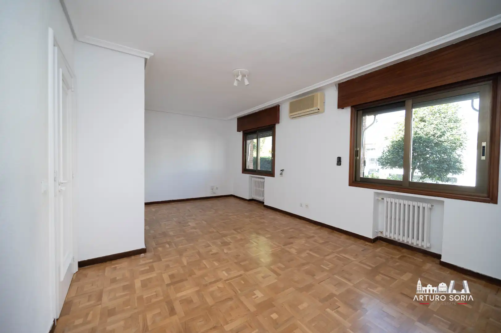 Sala d'estar de Casa adosada de lloguer en Madrid amb Aire condicionat, Calefacció i Jardí privat