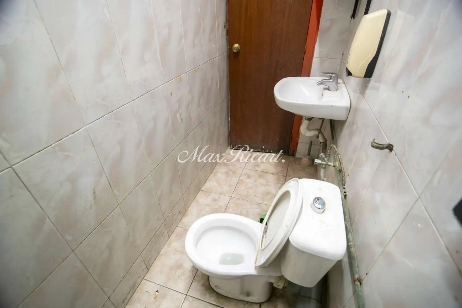 Baño de Local en venta en Barcelona con Calefacción y Amueblado