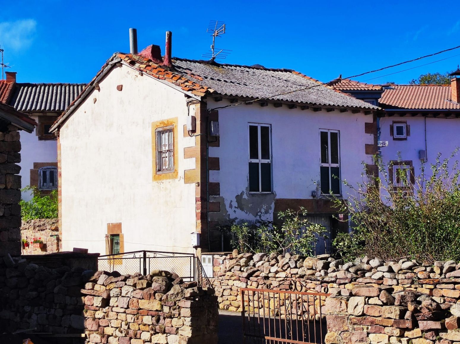 Exterior view of House or chalet for sale in Hermandad de Campoo de Suso  with Heating, Private garden and Storage room