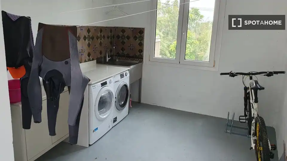 Bedroom of Flat for share in Donostia - San Sebastián   with Air Conditioner, Heating and Furnished