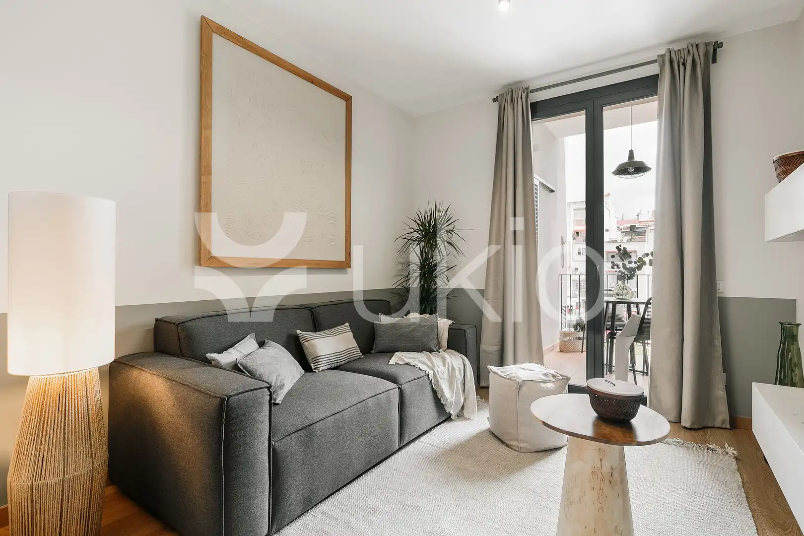 Apartamento con terraza en alquiler en Carrer de Villarroel