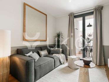 Apartment with balcony to rent in Carrer de Villarroel