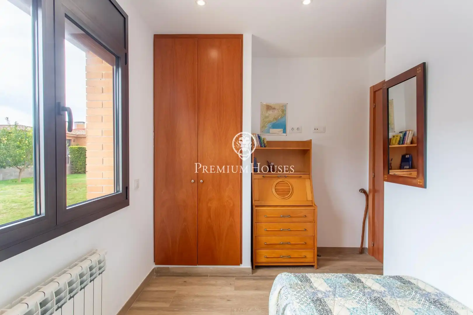 Dormitori de Casa o xalet en venda en Cabrera de Mar amb Calefacció, Jardí privat i Parquet