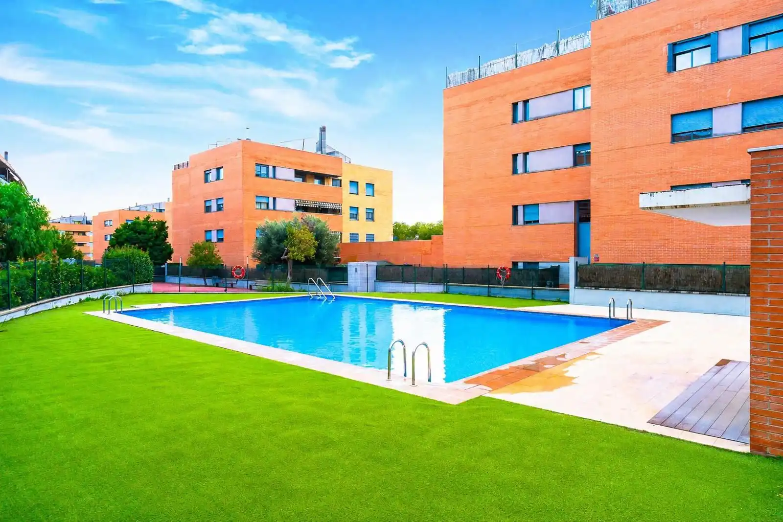 Pis amb piscina en venda a Santa Perpètua de Mogoda