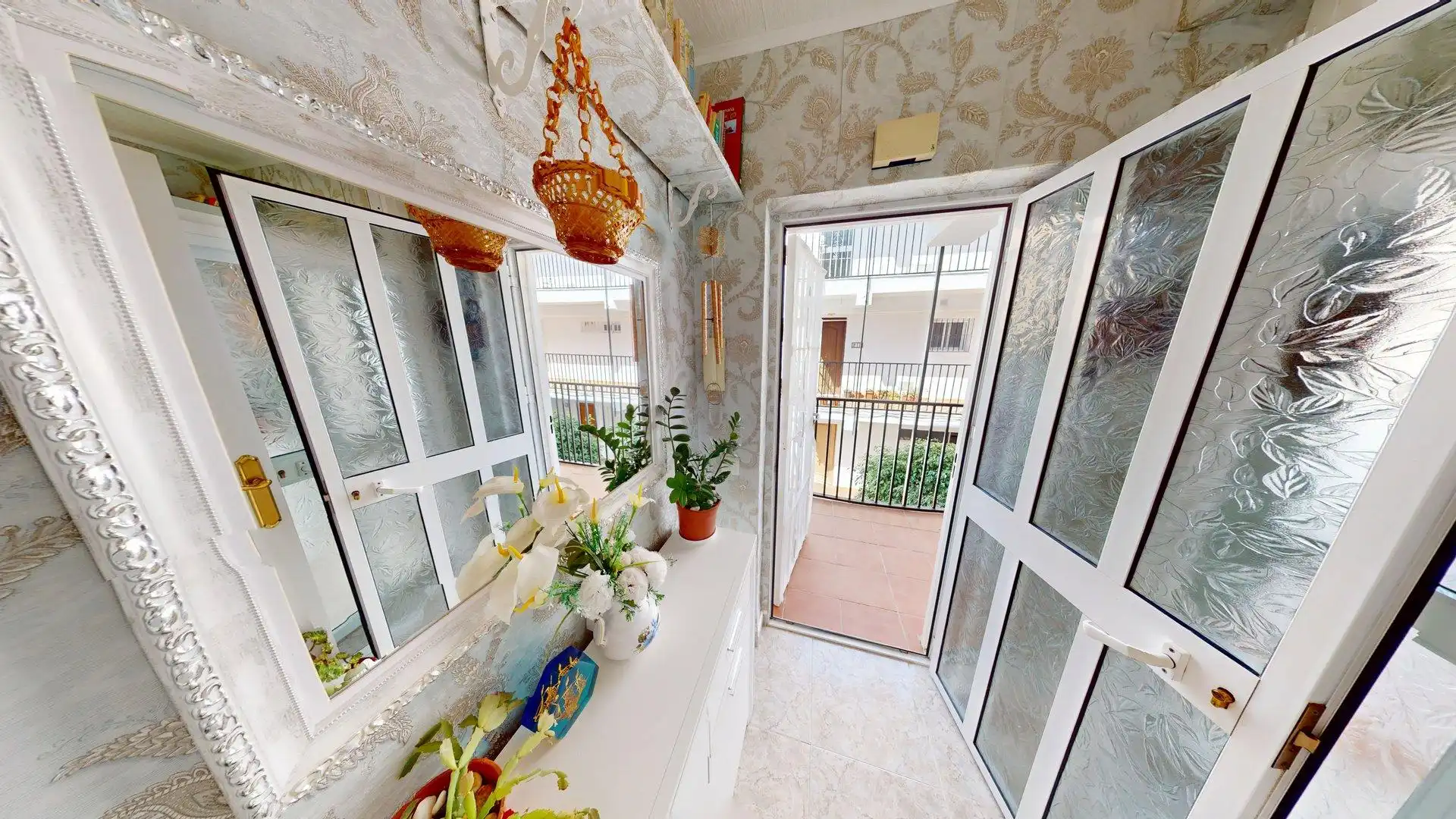 Terrasse von Wohnung zum Verkauf in Benalmádena mit Klimaanlage, Privatgarten und Terrasse