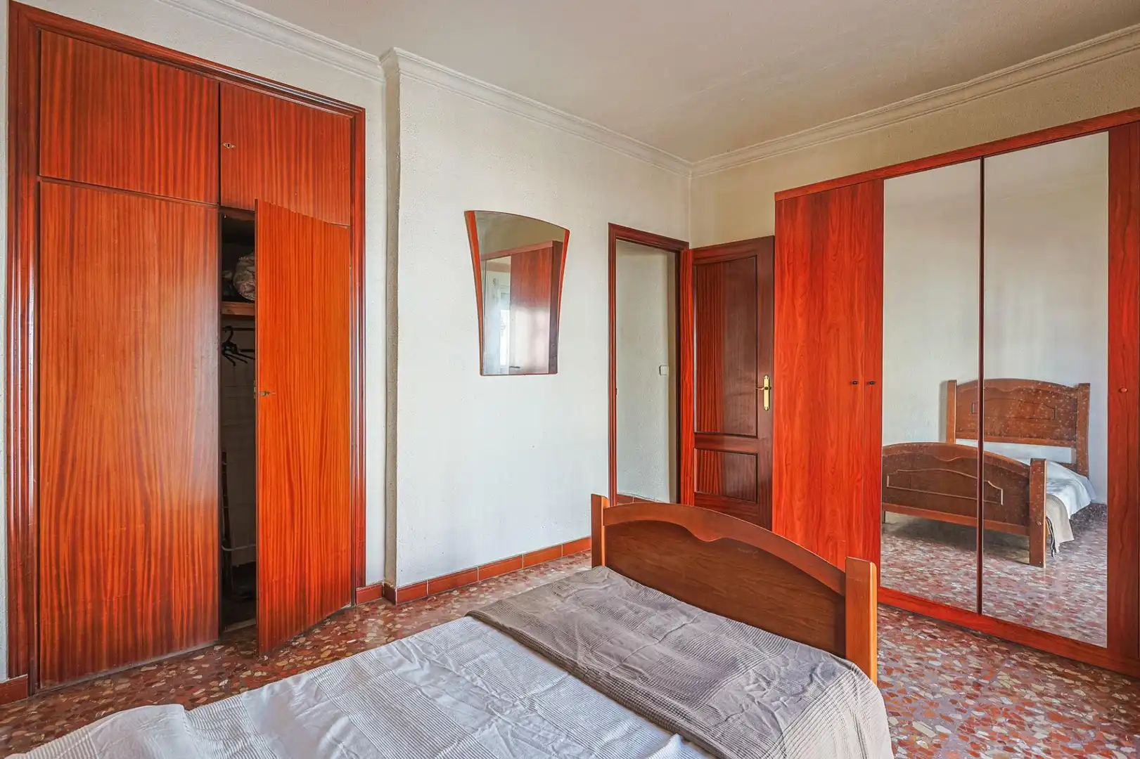 Dormitori de Casa o xalet en venda en Sevilla amb Moblat i Balcó
