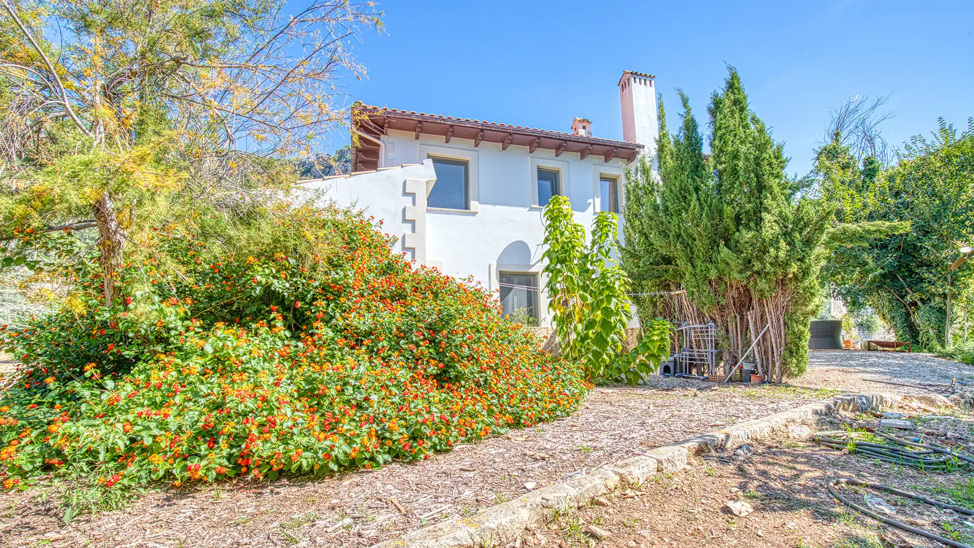 Vista exterior de Finca rústica en venda en Esporles amb Calefacció, Terrassa i Traster