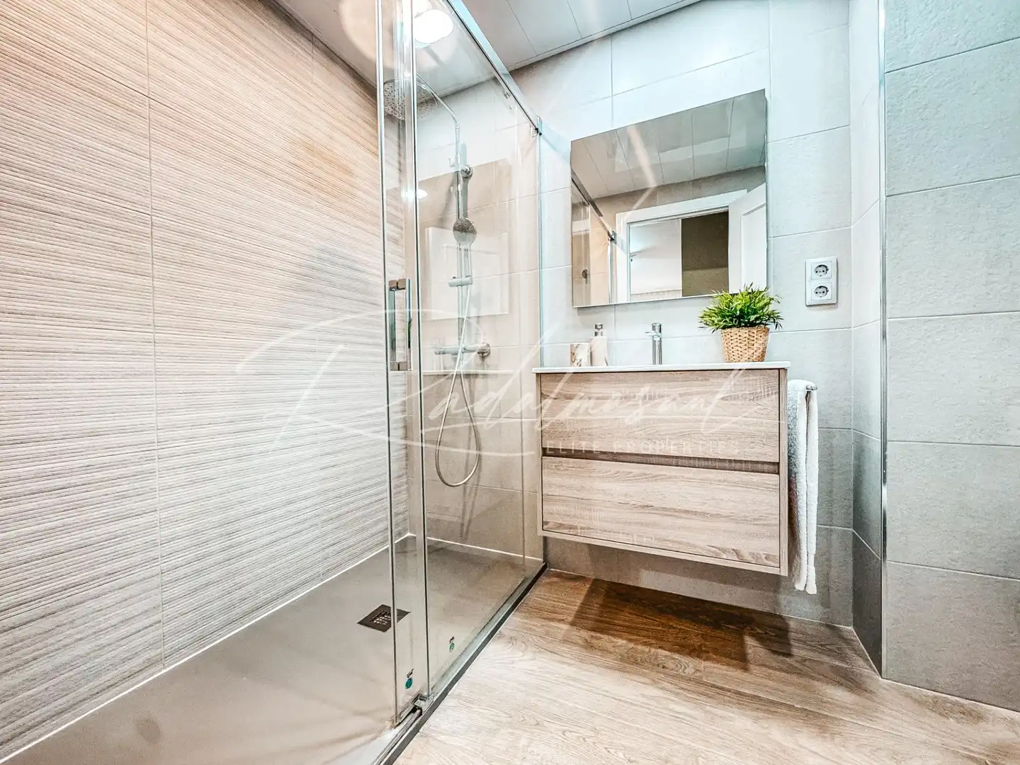 Badezimmer von Wohnung zum Verkauf in Tarragona mit Klimaanlage, Heizung und Terrasse