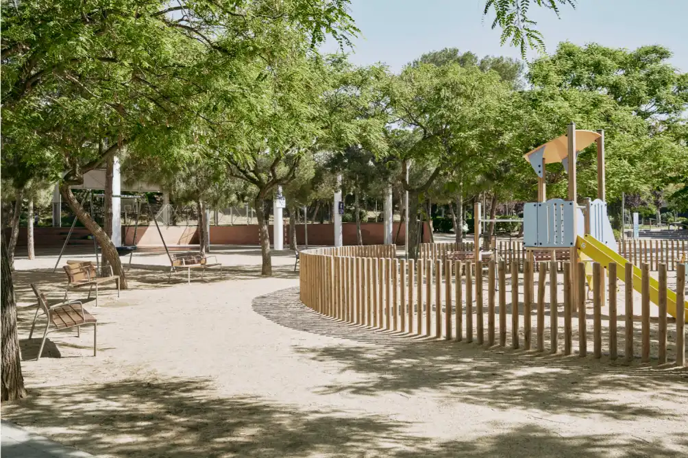 Vista exterior de Dúplex en venta en Molins de Rei con Calefacción y Balcón