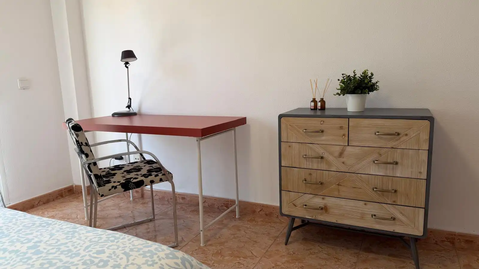 Habitación de Piso para compartir en La Almunia de Doña Godina  con Calefacción, Terraza y Amueblado
