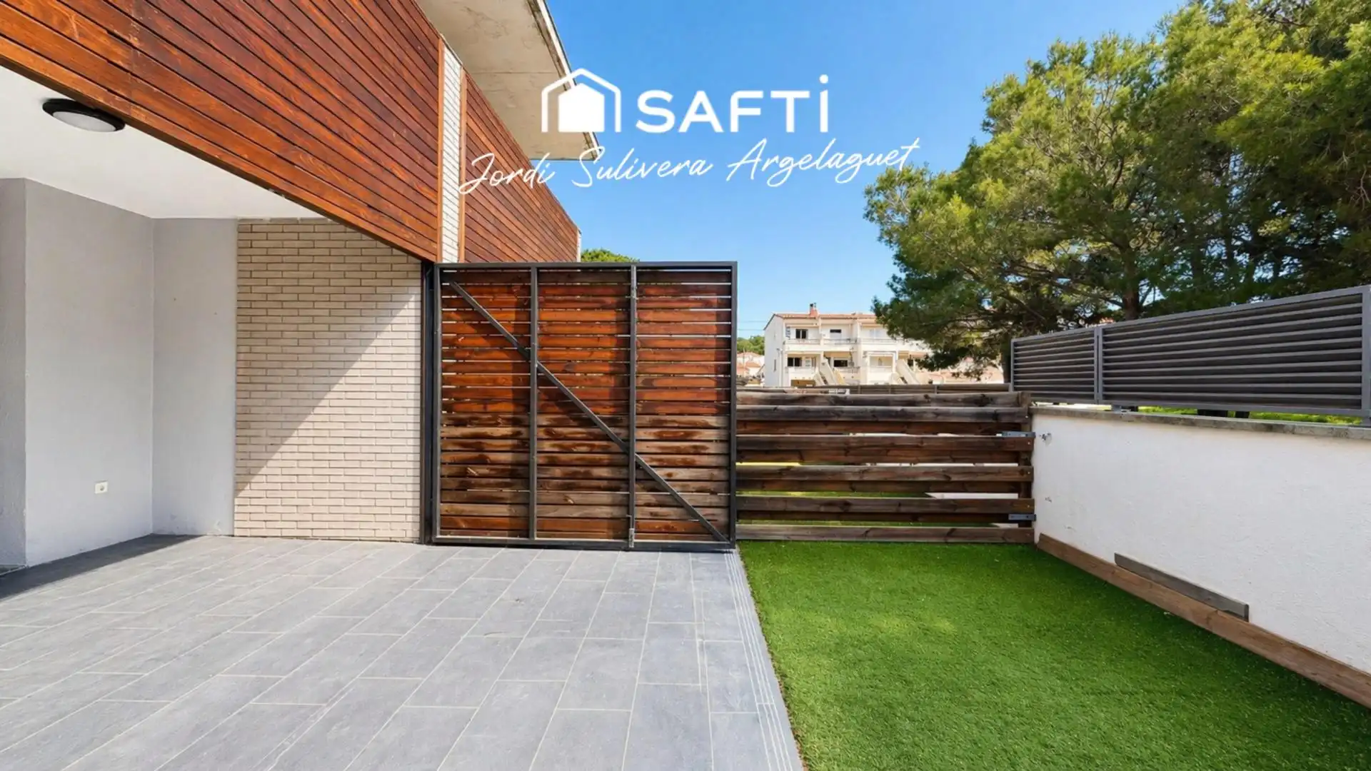 Vista exterior de Casa adosada en venta en L'Escala con Aire acondicionado, Terraza y Balcón