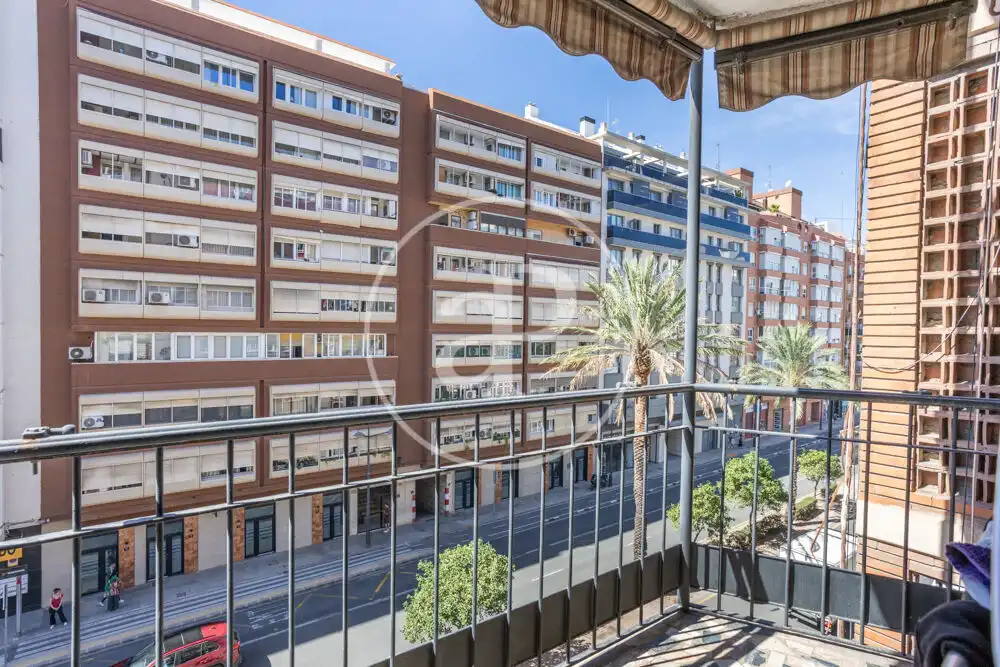 Piso con terraza en venta en Av. del Primat Reig, imagen 2