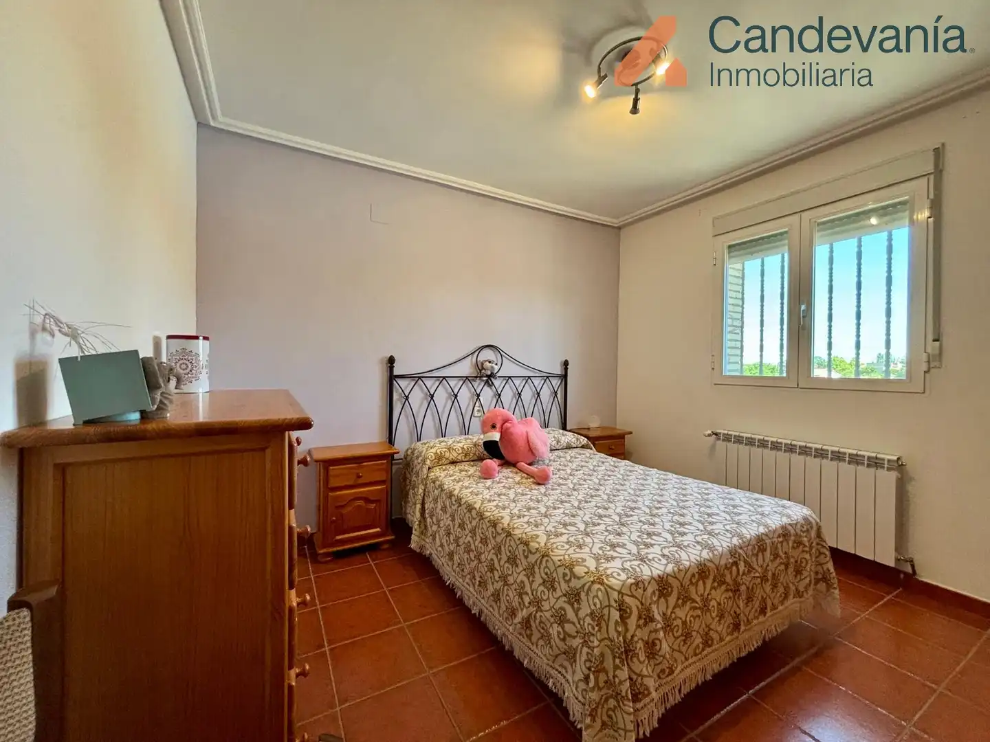 Habitación de Casa o chalet en venta en San Mateo de Gállego con Aire acondicionado, Calefacción y Jardín privado
