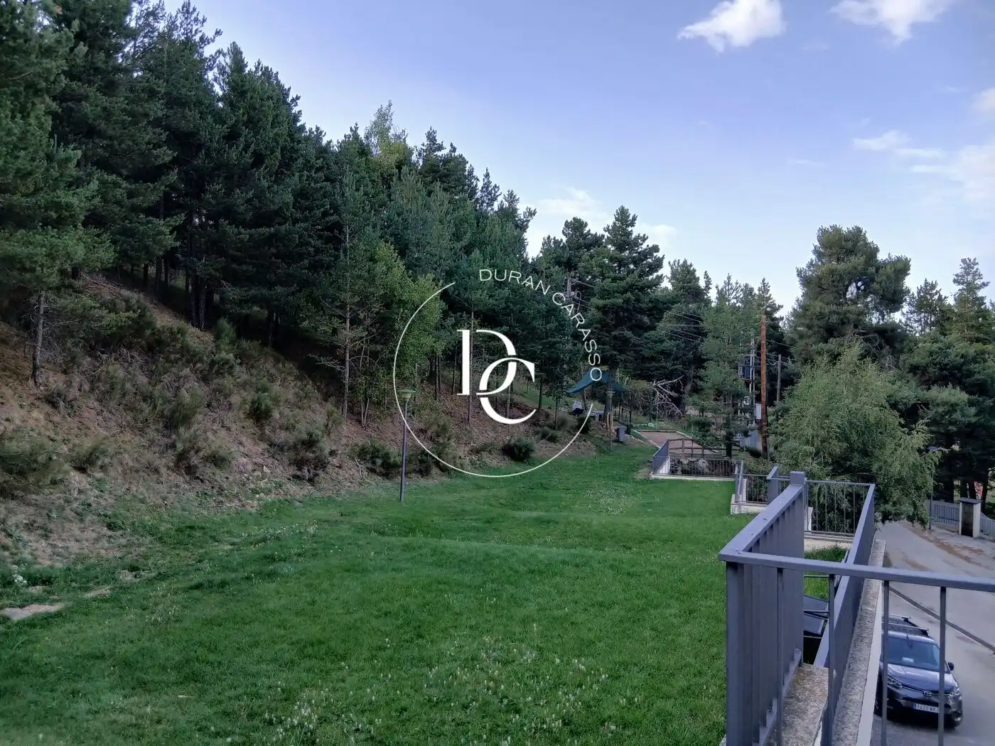 Außenansicht von Wohnung zum Verkauf in Alp mit Heizung, Privatgarten und Terrasse