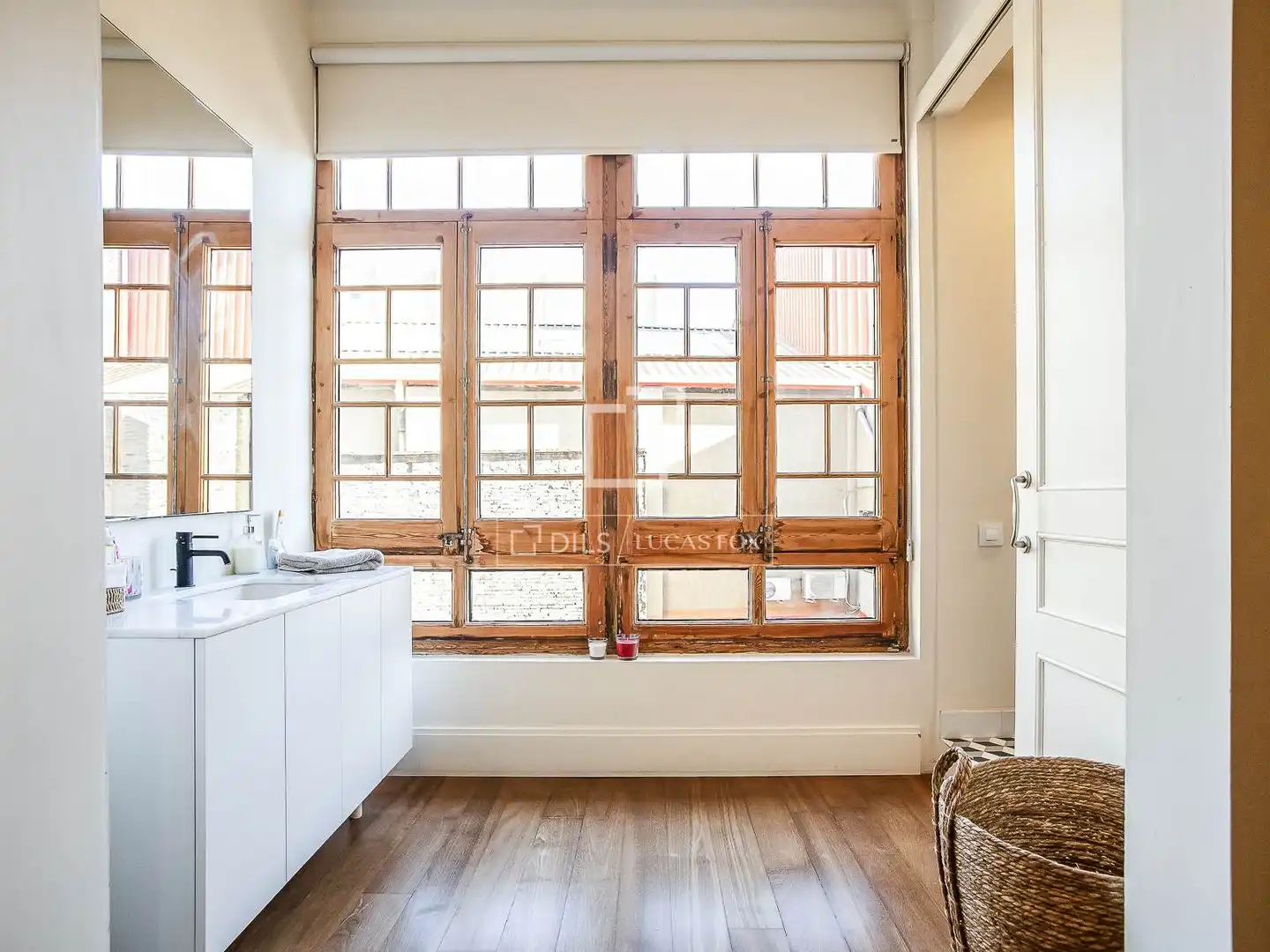 Vista exterior de Piso en venta en Barcelona con Calefacción, Amueblado y Balcón