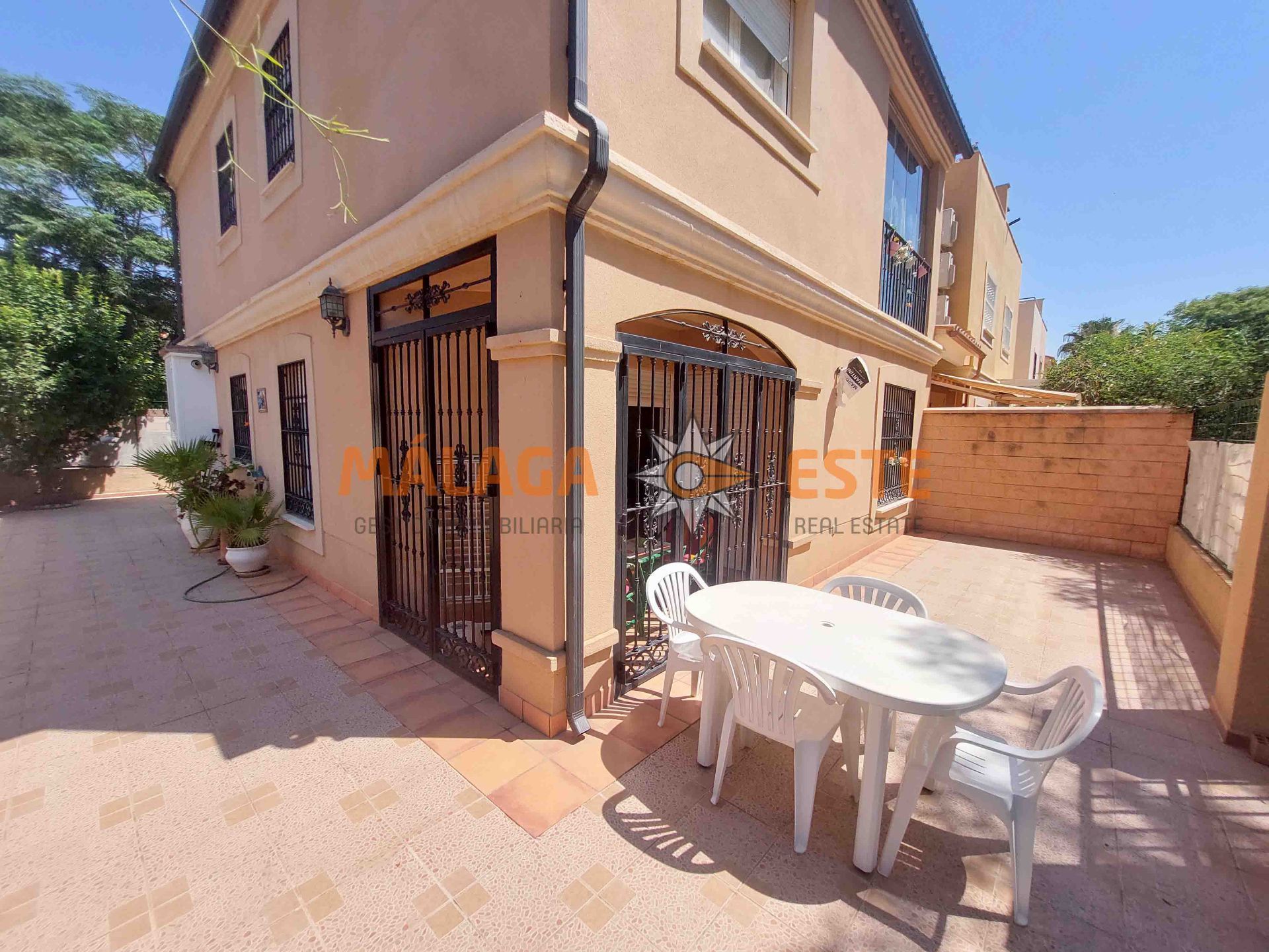 Vista exterior de Casa o xalet en venda en Vélez-Málaga amb Terrassa i Traster