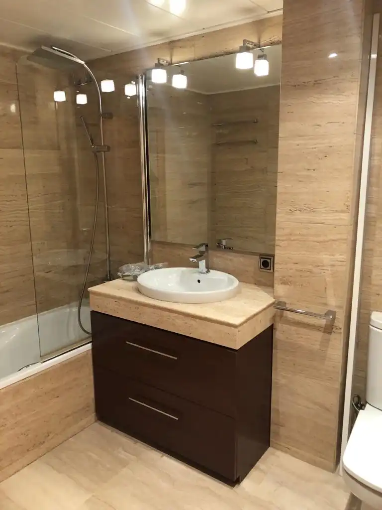 Baño de Piso de alquiler en Vilafranca del Penedès con Aire acondicionado, Calefacción y Horno