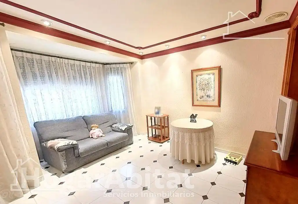 Habitación de Piso en venta en Silla con Balcón