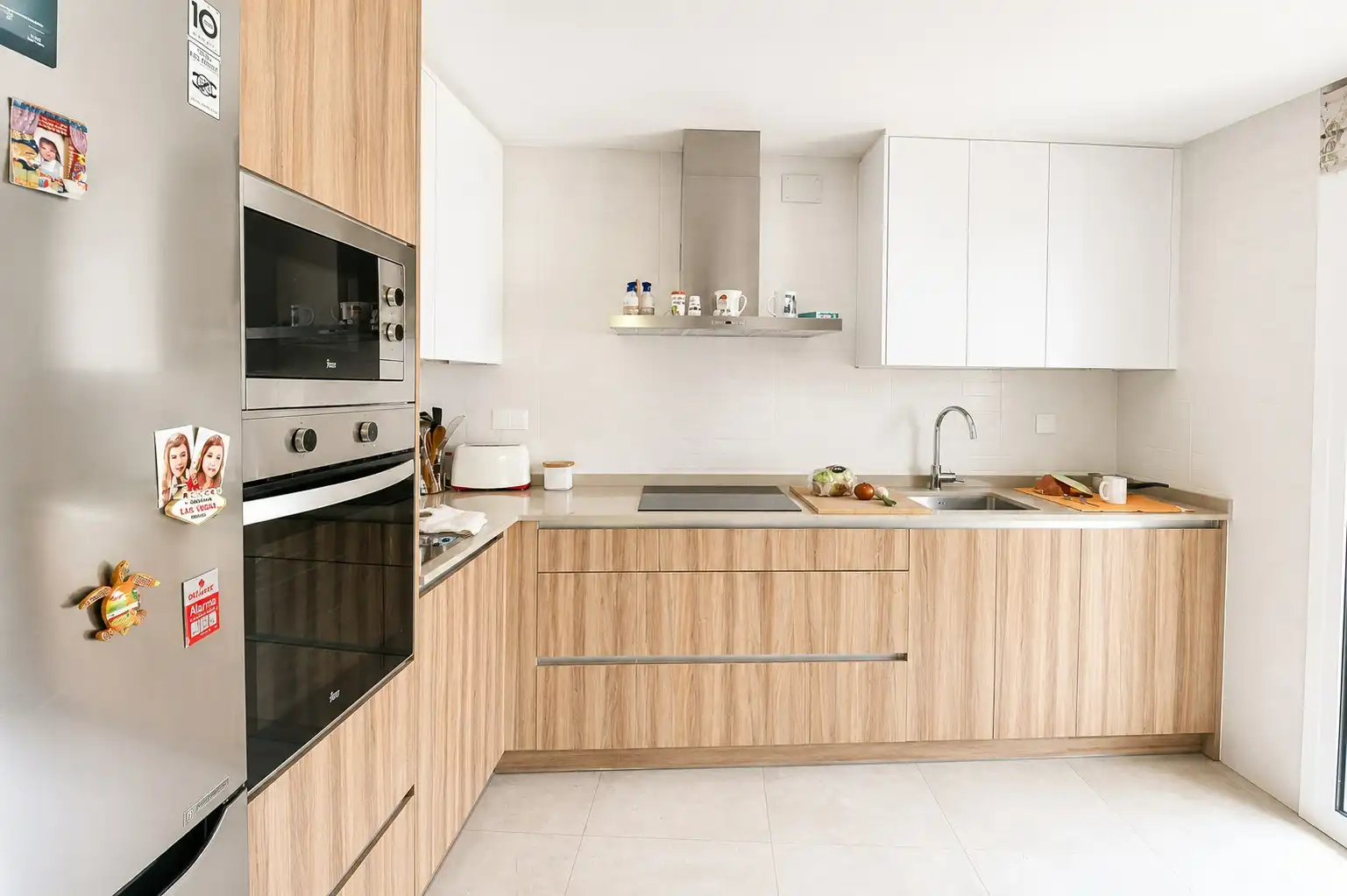 Kitchen of Duplexes for sale in L'Hospitalet de Llobregat  with Air Conditioner, Heating and Terrace