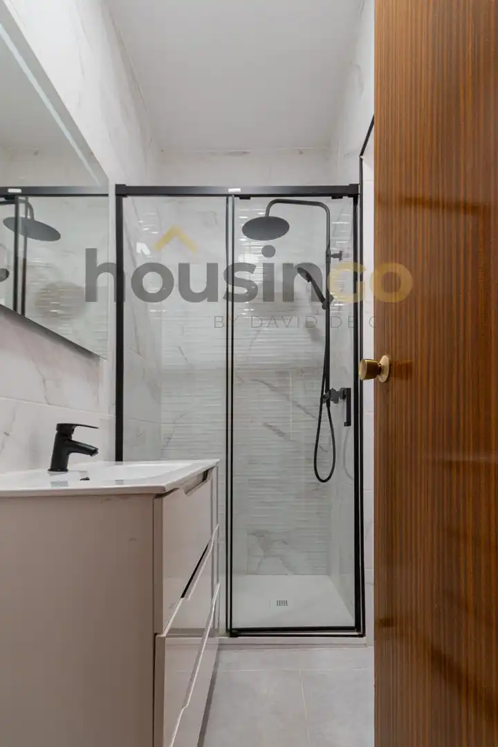 Baño de Piso de alquiler en Madrid con Aire acondicionado, Calefacción y Parquet