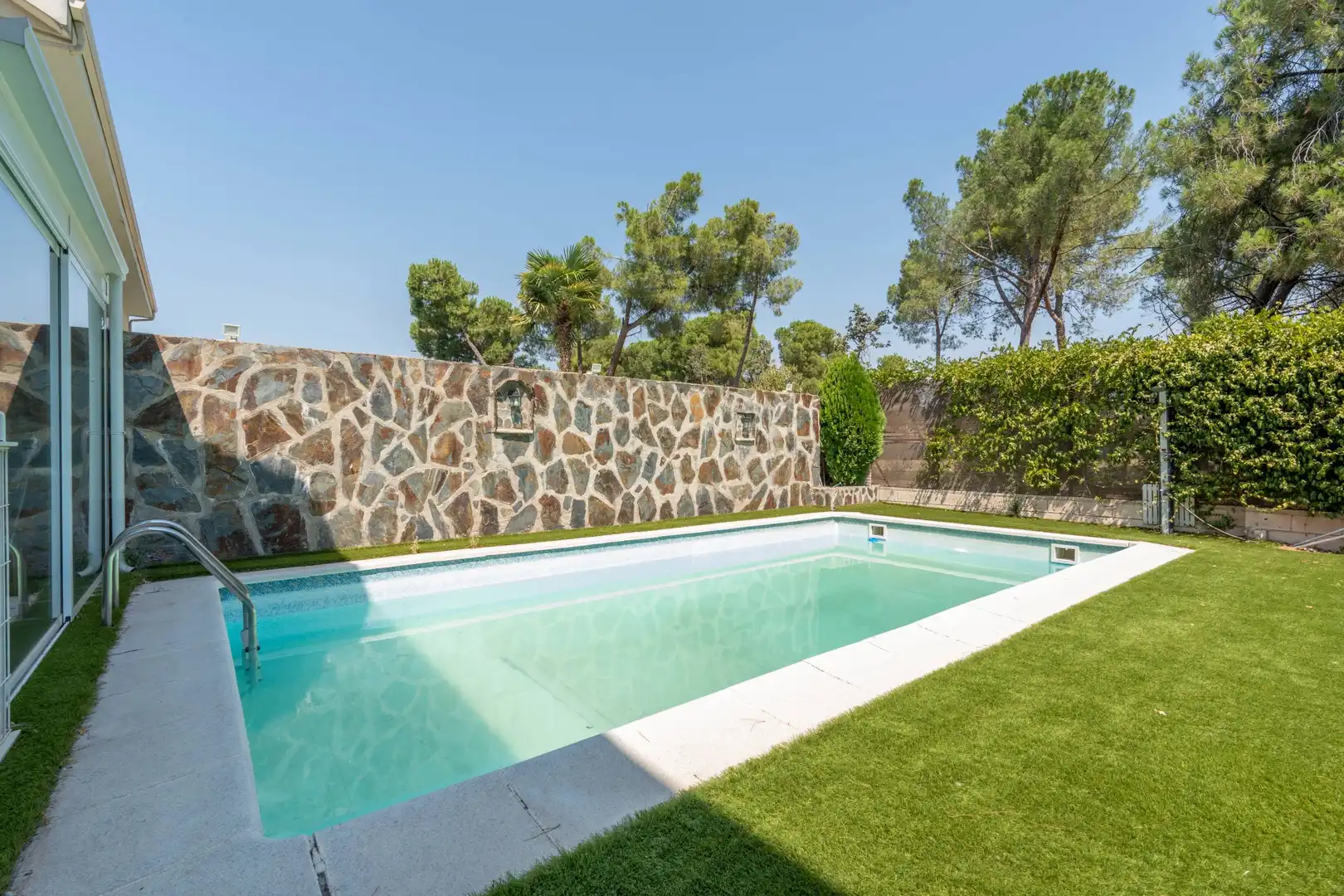 Swimming pool of Houses for sale in Algete  with Air Conditioner, Heating and Private garden