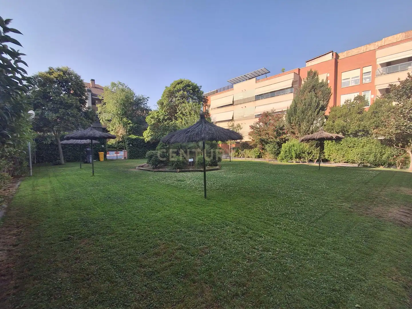 Jardí de Dúplex de lloguer en Pozuelo de Alarcón amb Aire condicionat, Forn i Rentadora