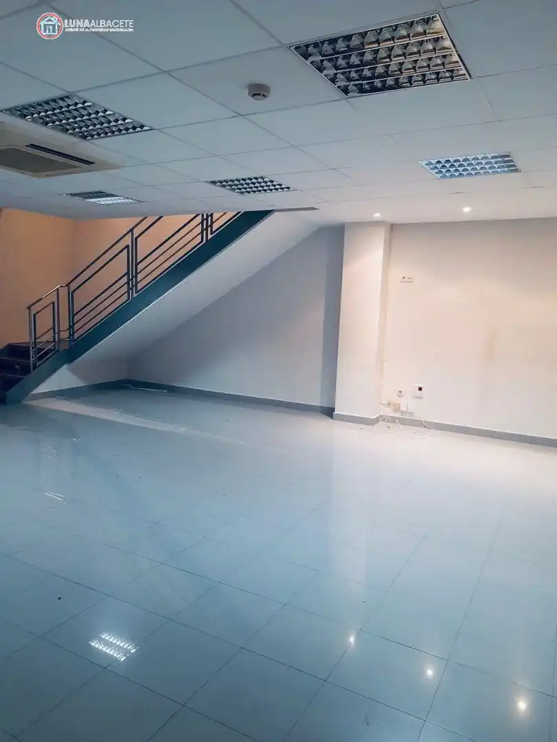 Local comercial en venda a Centro, imagen 5