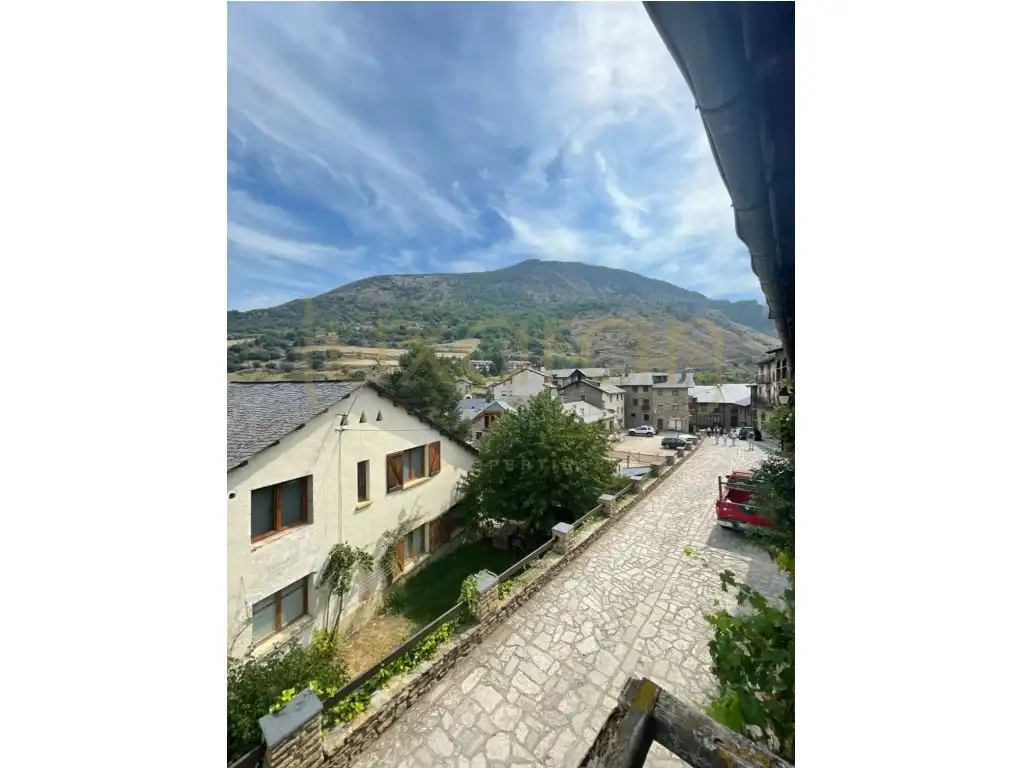 Vista exterior de Casa o xalet en venda en Tírvia