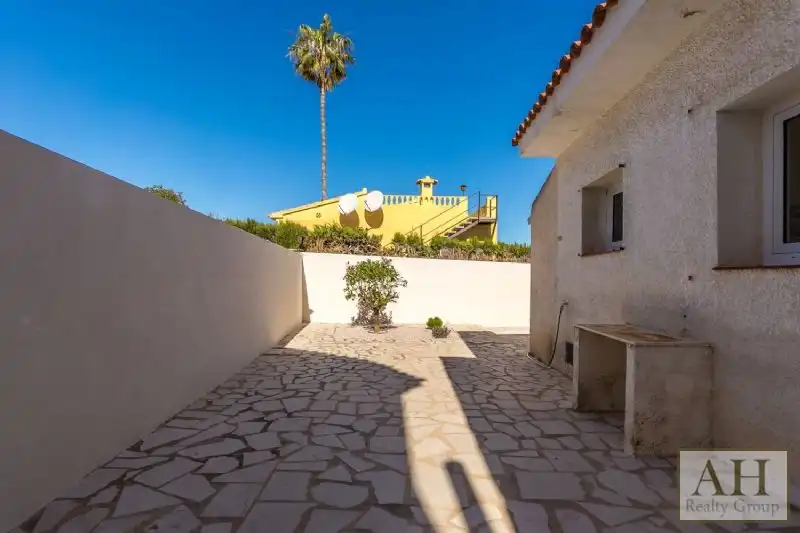 Vista exterior de Casa adosada en venta en L'Alfàs del Pi