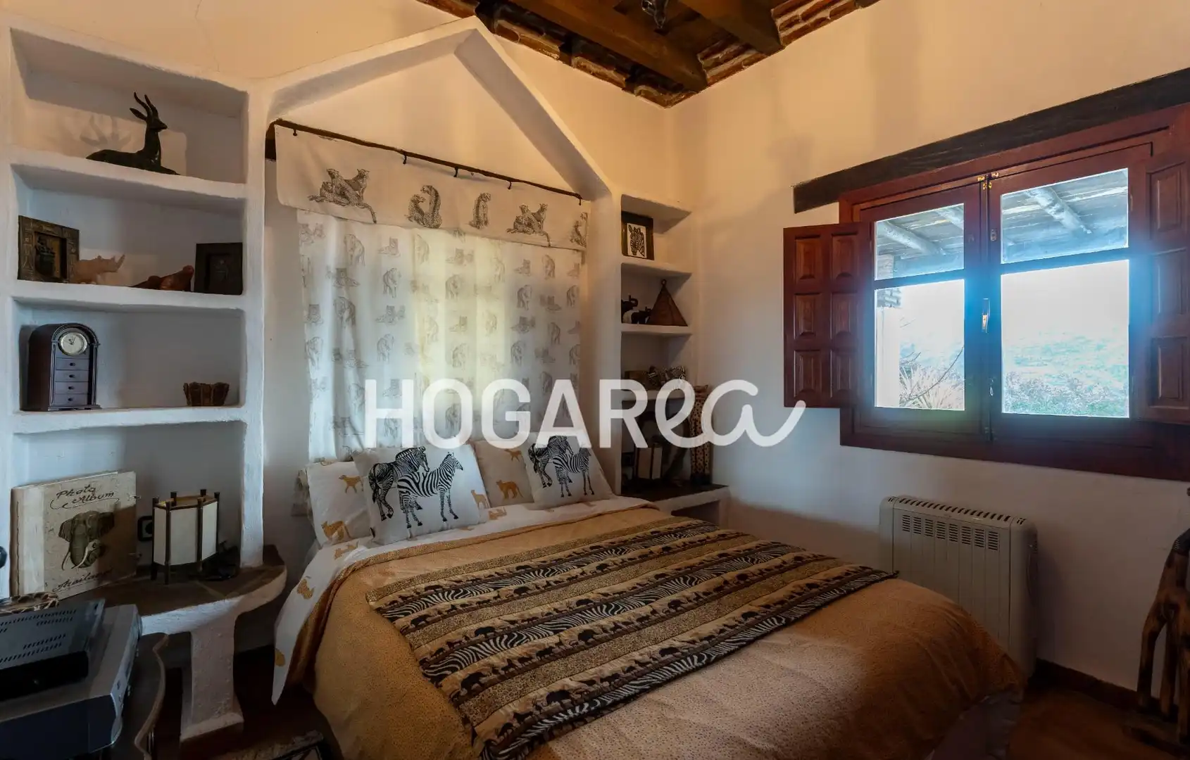 Habitación de Finca rústica en venta en Alcaucín con Jardín privado, Terraza y Piscina