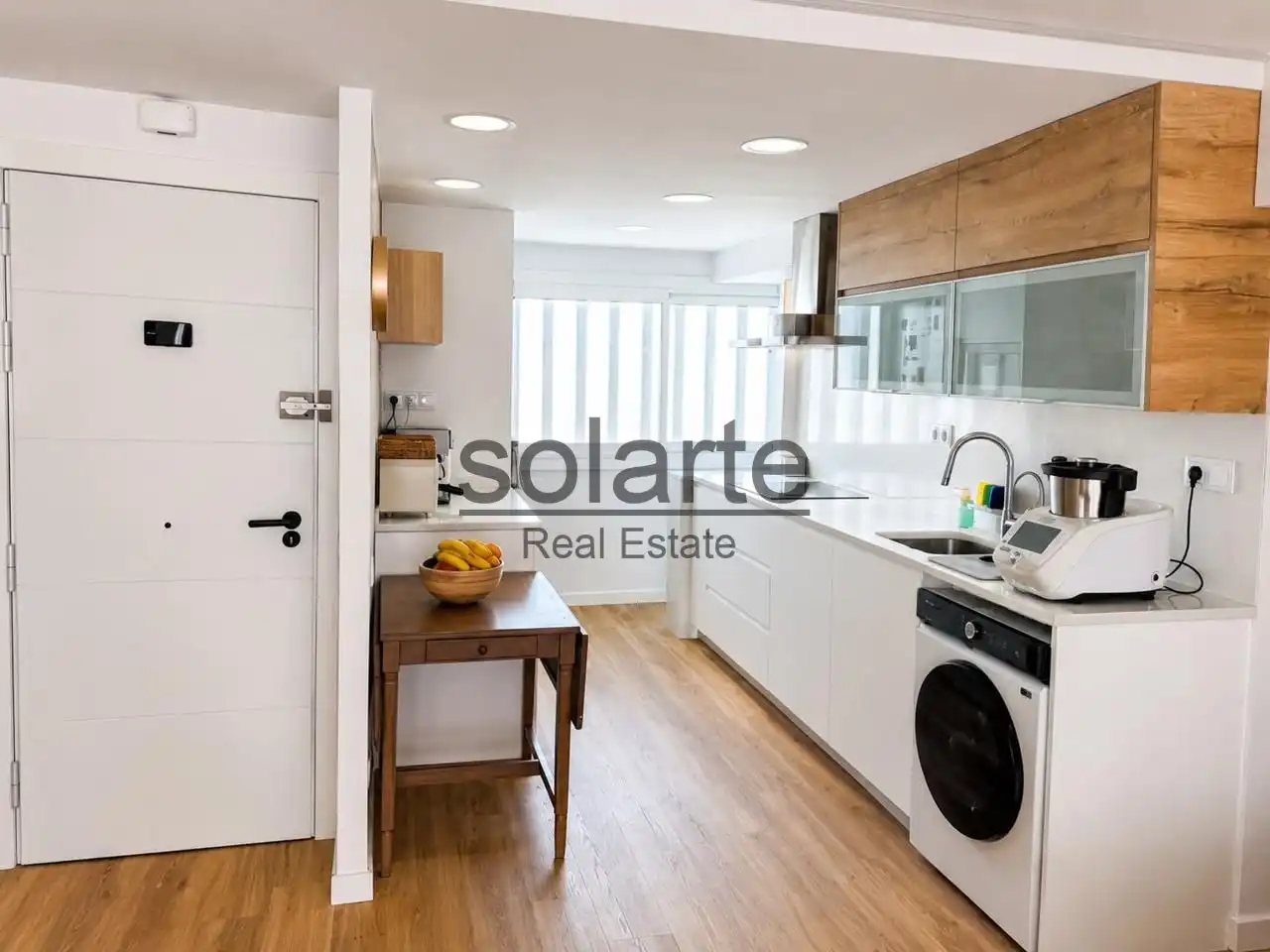 Cuina de Planta baixa en venda en L'Hospitalet de Llobregat amb Aire condicionat i Parquet