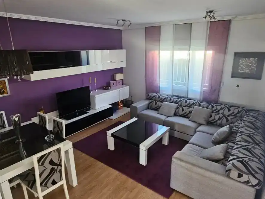 Sala d'estar de Pis en venda en Poblete amb Aire condicionat, Jardí privat i Parquet