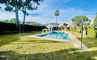 Piscina de Casa adosada en venda en Marbella amb Aire condicionat, Jardí privat i Terrassa
