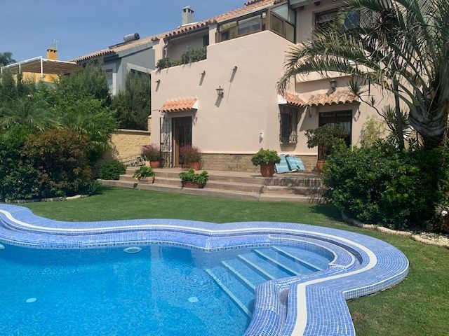 Piscina de Casa o xalet en venda en Algeciras amb Aire condicionat, Calefacció i Jardí privat