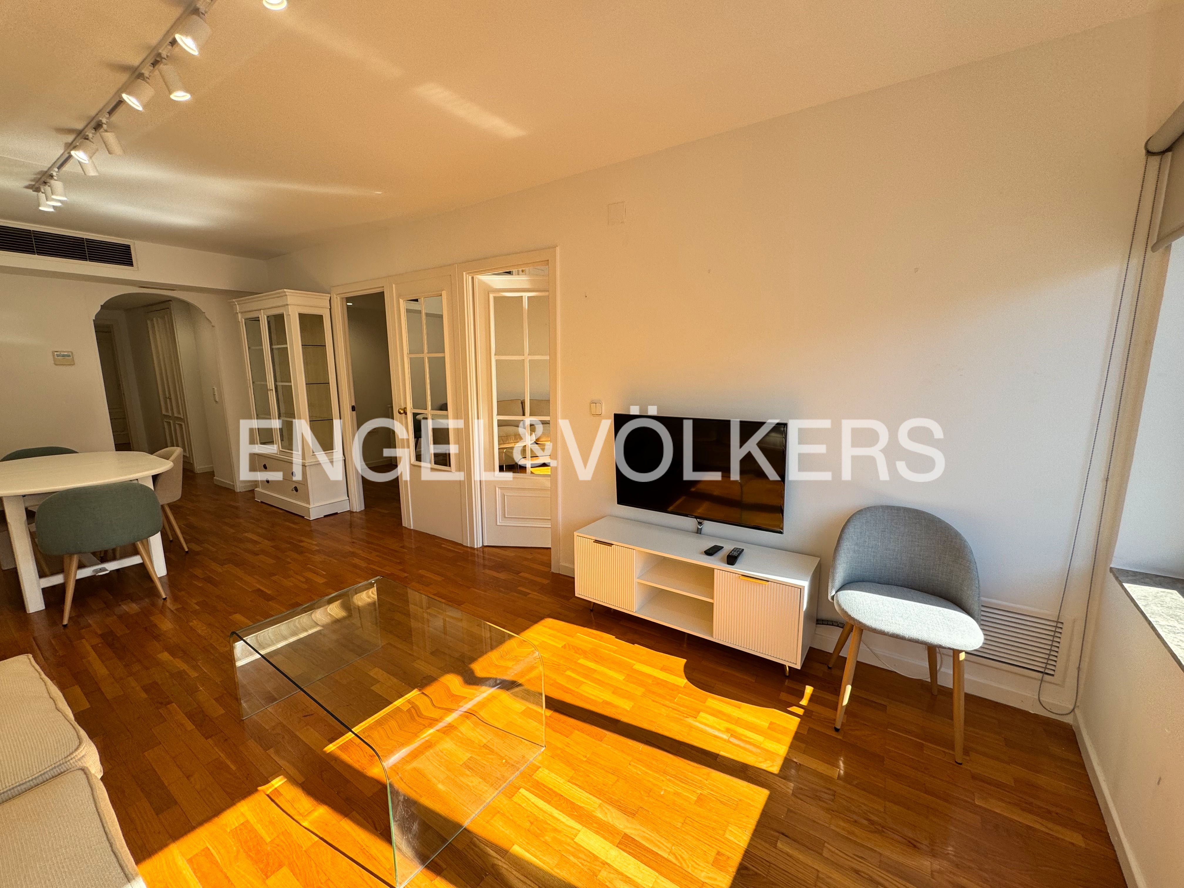 Sala d'estar de Apartament de lloguer en  Valencia Capital amb Aire condicionat, Calefacció i Parquet