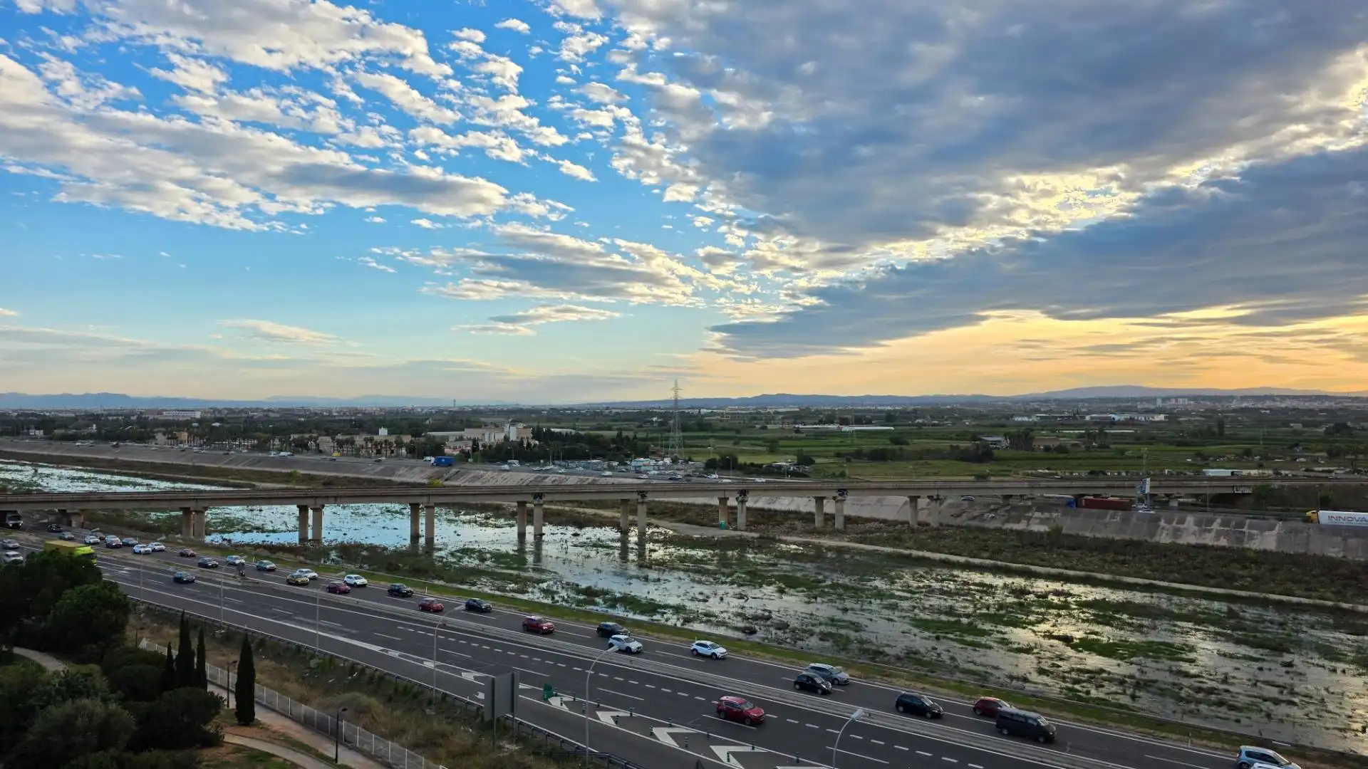 Vista exterior de Loft en venda en Xirivella amb Aire condicionat, Calefacció i Terrassa